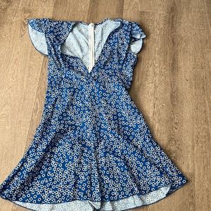 women’s blue floral dress